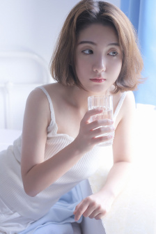 男同桌上课用手指进去了好爽